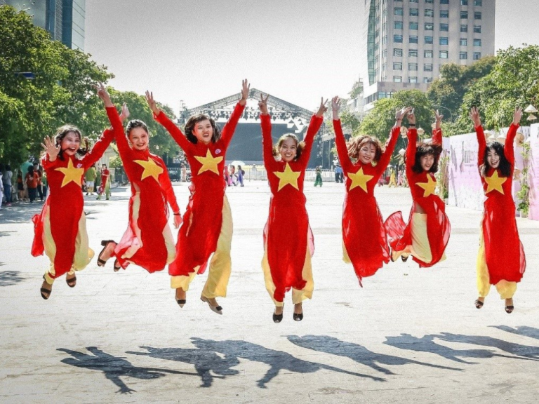 Vietnam traditional costumes (Ao Dai)