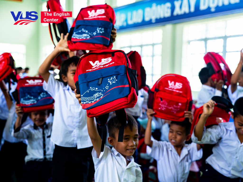 Bringing Books to the Ia Dreh Village