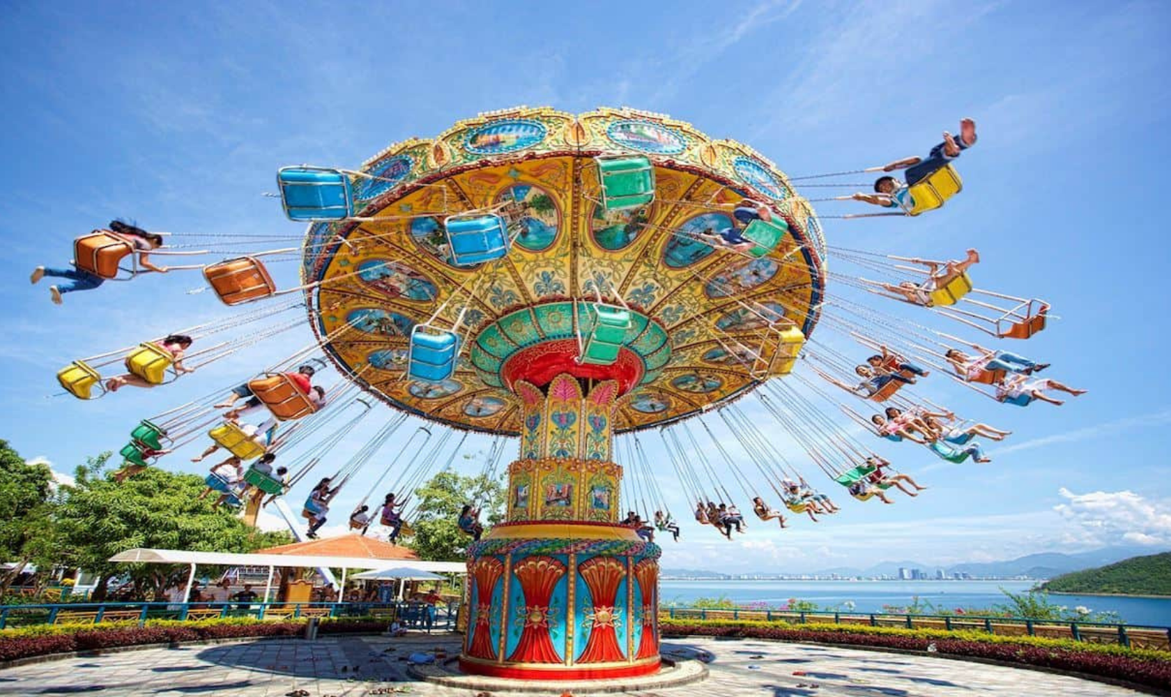 Entertainment activities at Dai Nam amusement park
