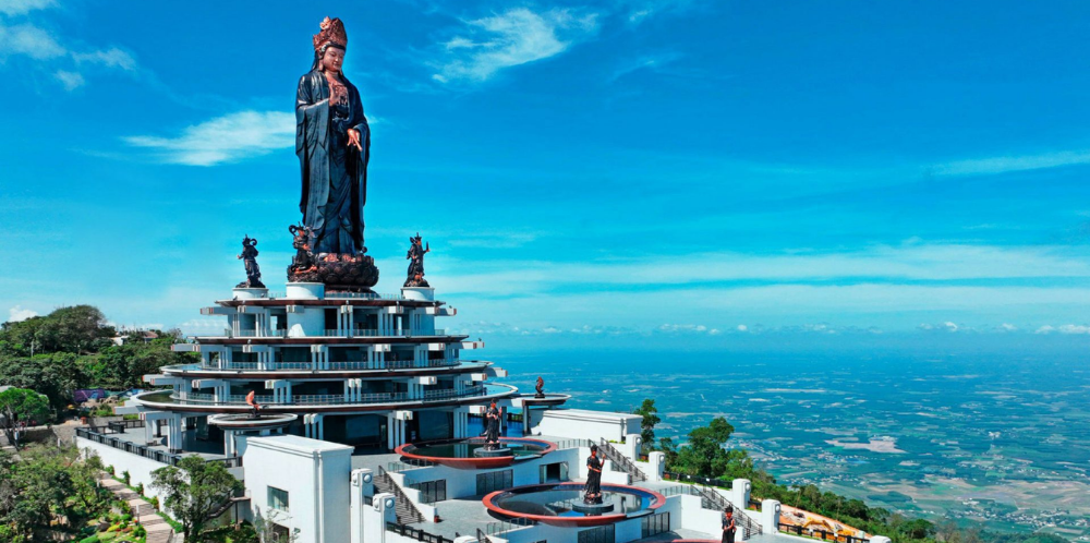 Ba Den mountain