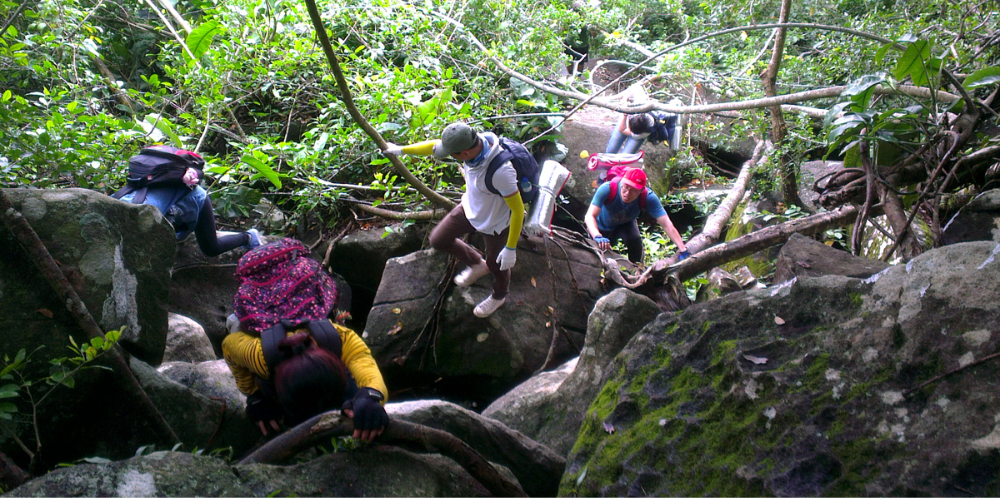 Hiking at Ba Den moutain