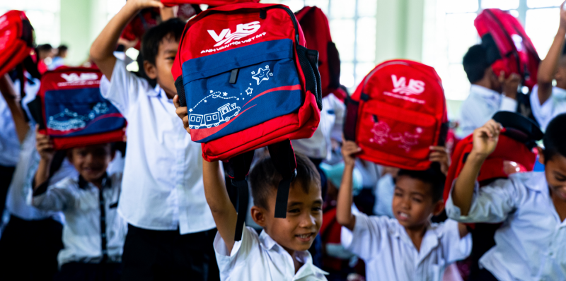 Bringing Books to the Ia Dreh Village