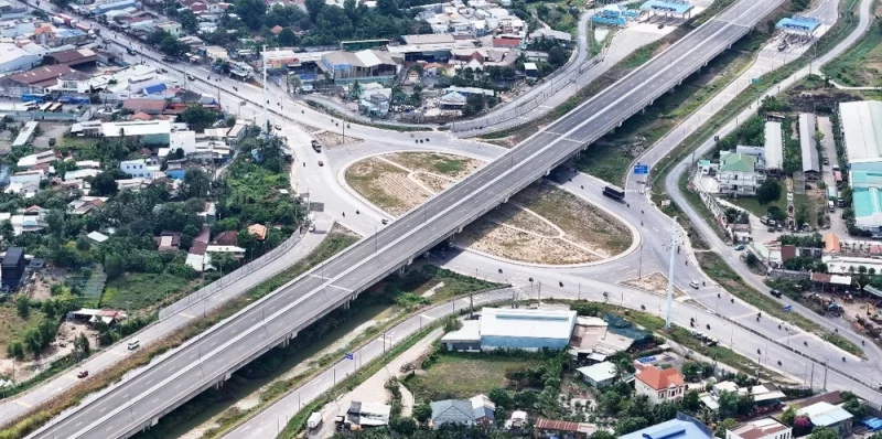 ben-luc-long-thanh-13-8124